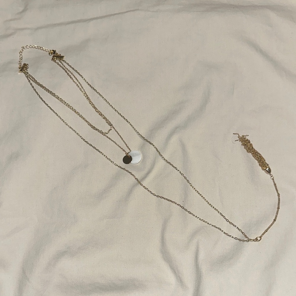 Elegant Gold and White Necklace